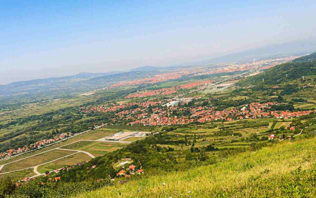Pogled na Niš sa obližnjeg brda